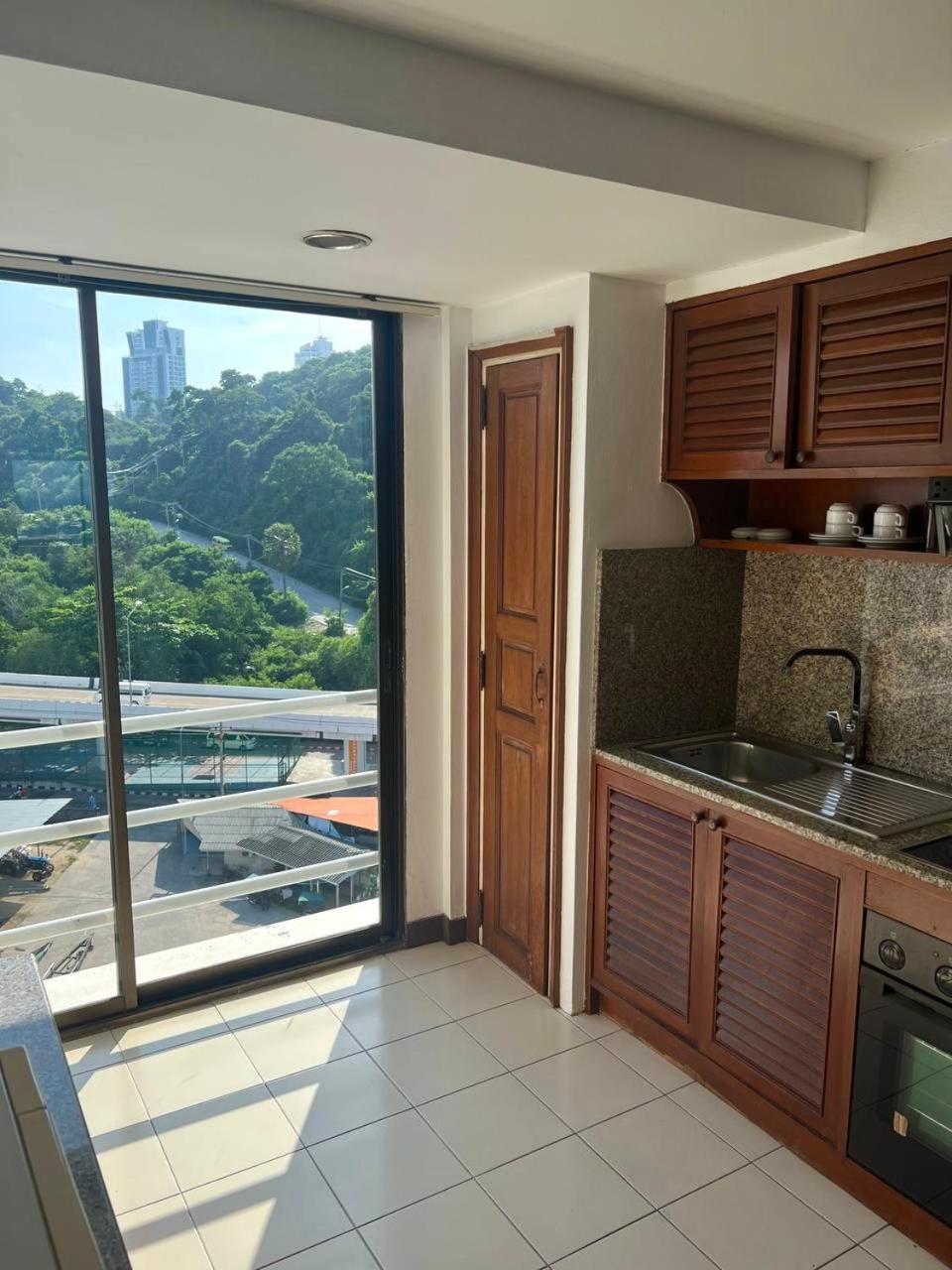 The Monaco Residence Pattaya Luaran gambar
