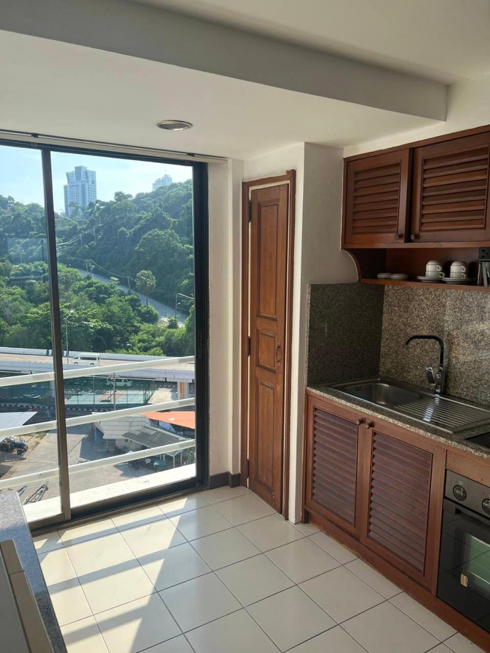 The Monaco Residence Pattaya Luaran gambar