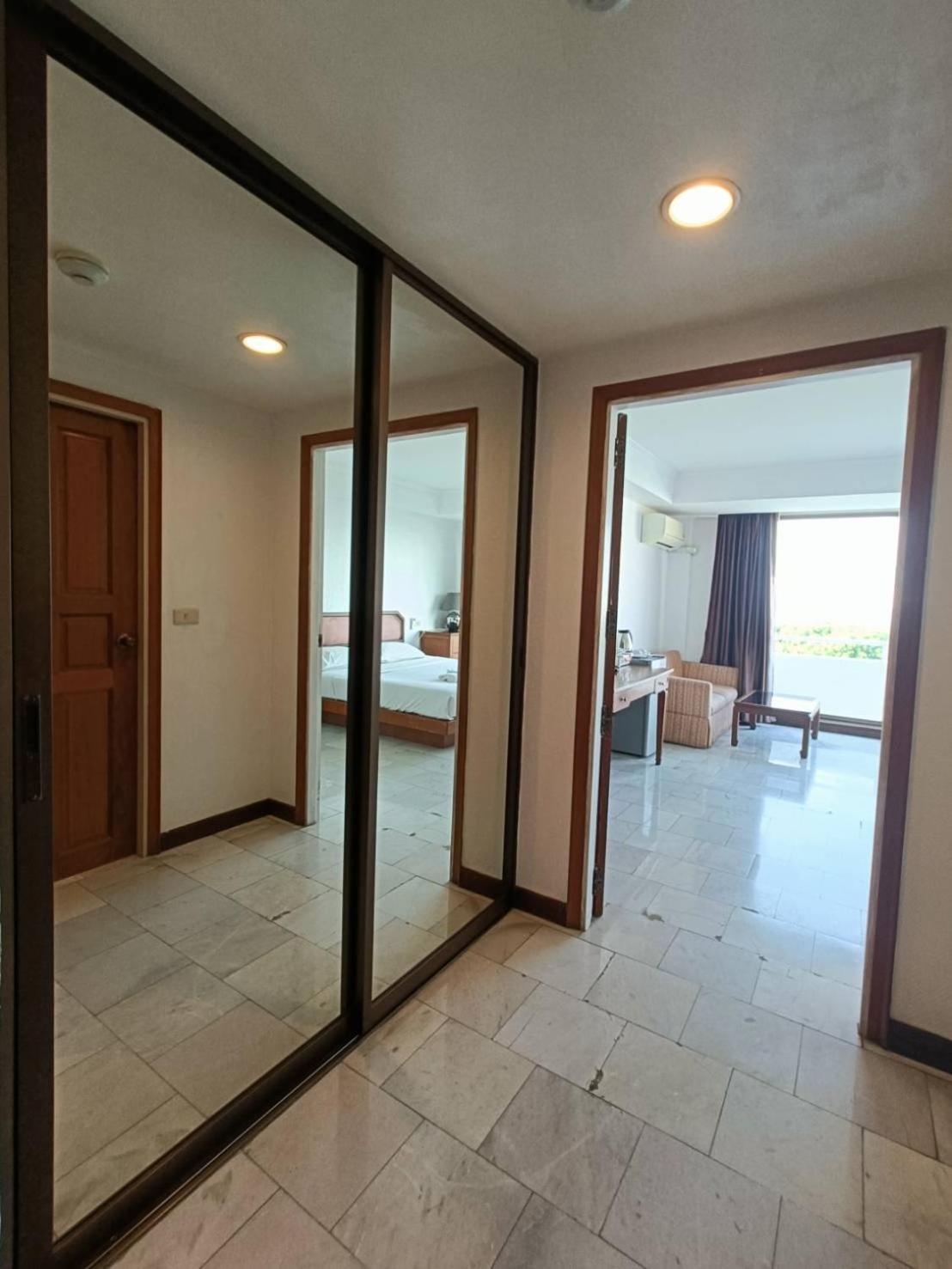 The Monaco Residence Pattaya Luaran gambar